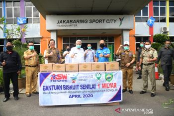 PT Asia Safii Wahid Foods bantu 500 karton biskuit bagi tenaga medis di Sumsel