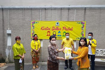 Meutya Hafid sumbang 20 ton beras warga terdampak COVID-19 melalui Perempuan Peduli Golkar