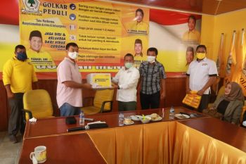 Rycko Menoza berikan tali asih kepada pengurus Golkar