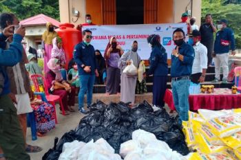 Di Kendari, Pertamina-Hiswana Migas bagikan 710 paket sembako