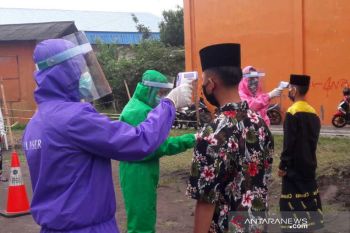 Gugus Tugas COVID-19 Temanggung melakukan "screening" ratusan santri