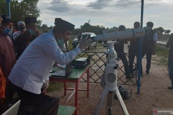 Di Kolaka, Hilal tertutup awan tebal