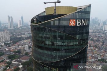 BNI menurunkan bunga tagihan kartu kredit jadi 2 persen