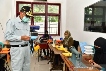 Gubernur Sulsel dukung kreativitas BLK Bantaeng produksi APD