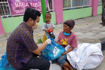 PLN Sumbar kembali tebar kebahagiaan, 300 paket Sembako dibagikan