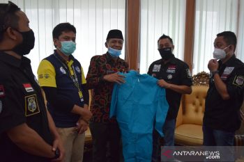 Bantuan APD untuk tenaga medis di Palu terus mengalir