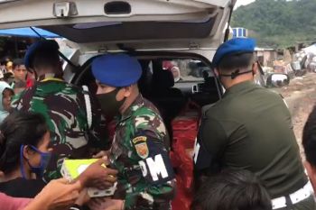 Denpom II/3 Lampung bagikan 250 paket sembako