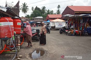 Pengunjung pasar di Agam tak pakai masker disuruh pulang