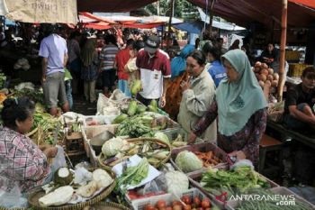 Jelang Ramadhan, warga Kendari menyeerbu pasar tradisional