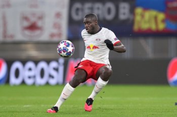 Bayern Muenchen disebut berpeluang tarik Dayot Upamecano dari Leipzig