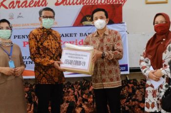 Gubernur terima bantuan dari mitra Dinas PUPR Sulsel sebanyak 1 ton beras