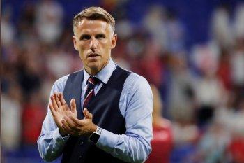 Phil Neville disarankan latih Manchester City
