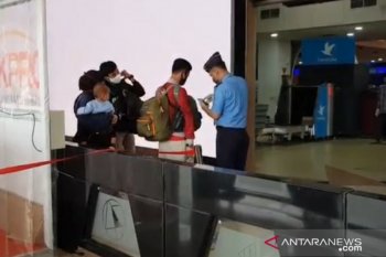 Calon penumpang masih berdatangan ke Bandara Halim