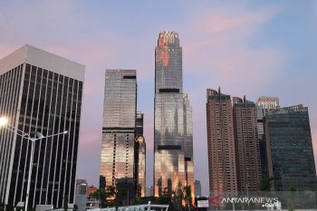 Jakarta cerah berawan pada Minggu malam