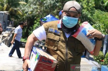 Lagi, Wali Kota Bengkulu antar sembako ke rumah warga