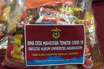 FH Unhas berbagi kebutuhan pokok dan edukasi cegah COVID-19