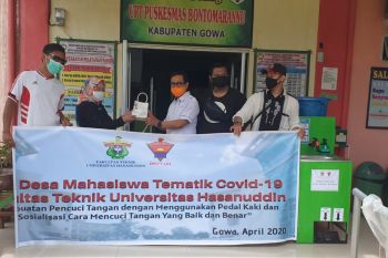 FT Unhas serahkan alat cuci tangan untuk Puskesmas dan Polsek