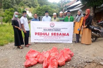 KPID Sulbar bantu sembako pondok pesantren di Mamuju