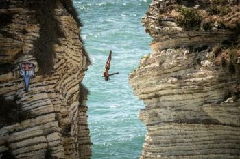 Red Bull Cliff Diving batal akibat COVID-19