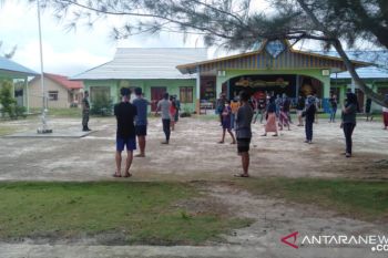 Camat Serasan  libatkan pihak sekolah sebagai relawan COVID-19