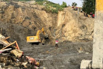 Jalan lintas Solok-Muara Labuh akibat longsor sudah dapat dilalui kendaraan