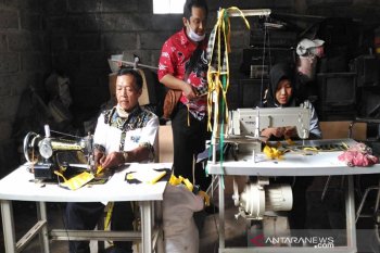 Penjahit warga Disabilitas Boyolali kebanjiran order masker
