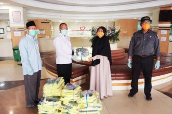 Bawaslu Sulsel sumbang APD kepada RSUP Wahidin Sudirohusodo