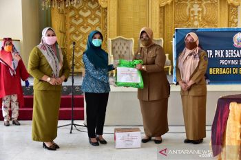 Biro Adpim Sulsel berikan bantuan COVID-19 melalui PKK