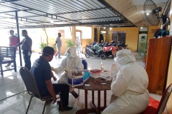 47 personel Polsek Mimika Baru jalani rapid test COVID-19