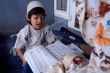 Belajar mengaji di rumah saja