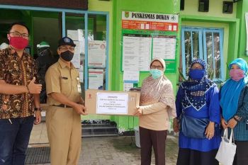 SMK Muhammadiyah Dukun bantu APD kepada tenaga medis