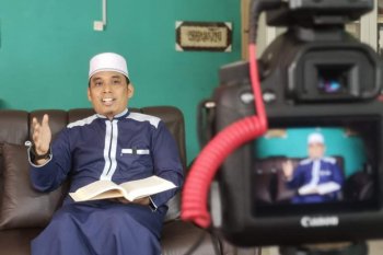 Cegah penularan COVID-19, medsos jadi pilihan ustaz dan kiai di Tanjungpinang dalam berdakwah