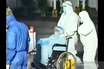 Positif COVID-19, istri Syahrul dampingi suami di pemakaman