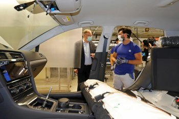 VW  operasikan lagi pabrik Wolfsburg, 1.400 unit sepekan