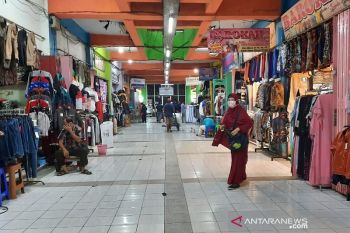 Pedagang Pasar Kliwon Kudus langgar protokol kesehatan, blok pasar bakal ditutup