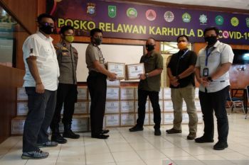 Polda Riau kembali gandeng driver Ojol Rijek distribusi ratusan paket sembako