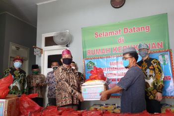 FKUB-Kemenag Lampung salurkan sembako ke warga terdampak COVID-19