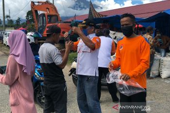 BPBD Solok Selatan sasar pasar dan lokasi keramaian bagikan masker cegah penularan COVID-19