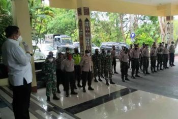 4.000 masker gratisdibagikan oleh tim gugus tugas Jayapura kepada warga
