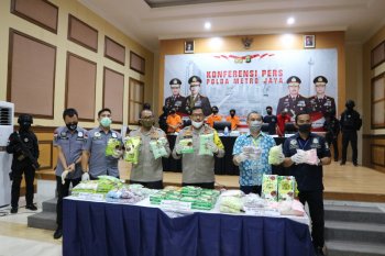Polda Metro Jaya menyita 46 kilogram sabu dan 65 ribu butir ekstasi