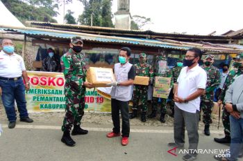 Petugas posko pengawasan COVID-19 larang warga masuk Sulteng tanpa surat sehat