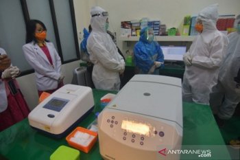 Gubenur Sulteng tinjau pengoperasian laboratorium  PCR COVID-19