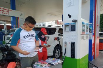 Peringati Hardiknas di tengah COVID-19, Pertamina berbagi buku di Padang