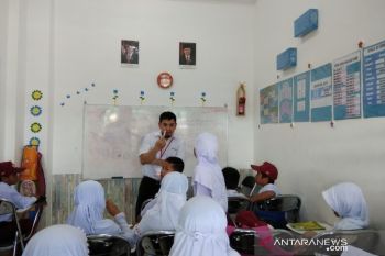 Plt Kadis Pendidikan Sulsel semangati guru pada peringatan Hardiknas