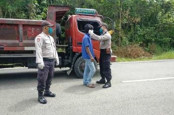 Polisi di perbatasan Skouw RI-PNG minta warga gunakan masker
