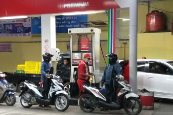 Harga BBM belum turun, Komisi VII cecar Kementerian ESDM