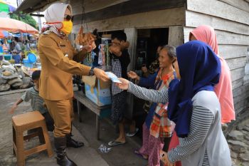 Bupati Winarti imbau masyarakat tetap gunakan masker saat keluar rumah