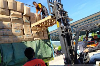 52 ribu APD premium dari China telah sampai di Sumbar