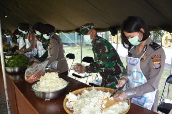 Danrem 072/Pamungkas tinjau pelaksanaan dapur umum di Kodim Sleman