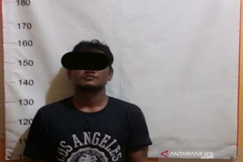 Pria bawa senjata tajam diringkus petugas Pos PSBB